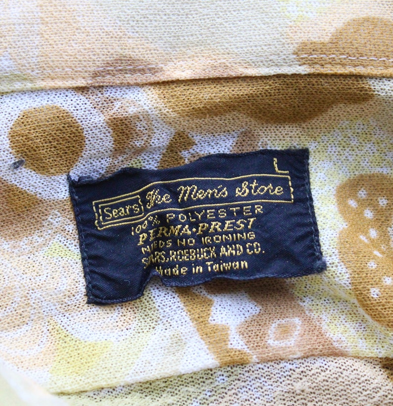 Vintage 1960s SEARS Men/'s Paisley Floral Print Polyester Button Up Shirt 60s Transparent Yellow Patterned Short Sleeve 60s Hippie