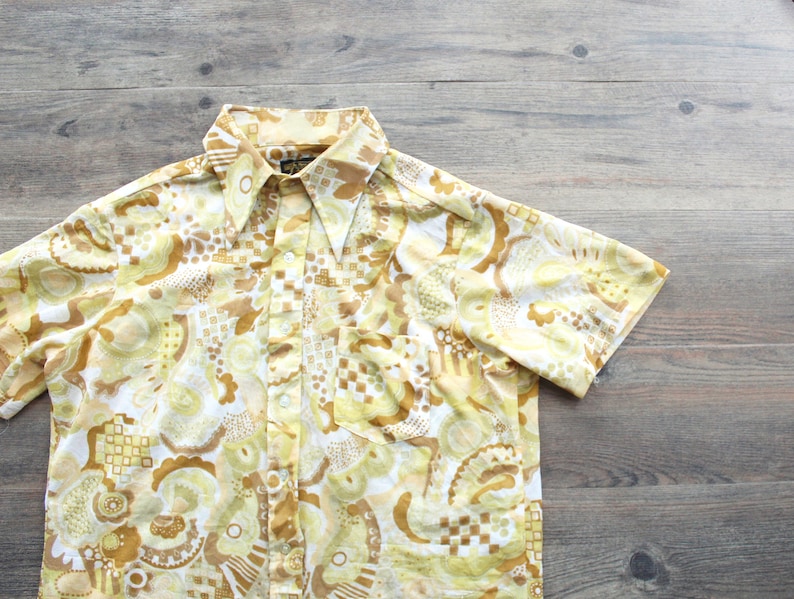 Vintage 1960s SEARS Men/'s Paisley Floral Print Polyester Button Up Shirt 60s Transparent Yellow Patterned Short Sleeve 60s Hippie