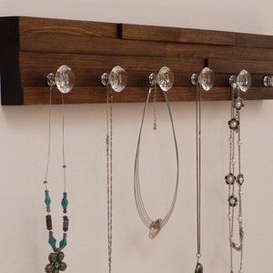 Organizador de joyas de 24 pulgadas / 6 perillas, soporte de collar, soporte de pulsera, nogal oscuro
