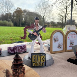 Elvis Presley 3D Cartoon Figur - Handgemaltes Einzigartiges Geschenk - Kultiges Rock 'n' Roll Sammlerstück für Fans