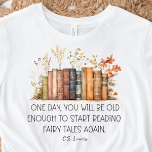 C.S.Lewis Zitat Shirt, Beginnen Sie wieder Märchen zu lesen, Chroniken von Narnia Sweatshirt, Aslan Löwe Hexe Kleiderschrank, C.S.Lewis T-Shirt 90S
