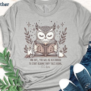 CS Alices Zitat Shirt, Fangen Sie wieder an, Märchen zu lesen, Chroniken von Narnia T-Shirt, Aslan Löwe Hexengarderobe, christliche Eule Top
