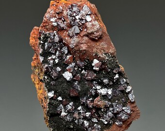 Cuprite, Luifengshan mine, Guichi District, Chizhou, Anhui Province, China