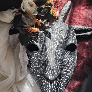 Majestic Maschera di Capra in Cartapesta. Unica nel suo genere.