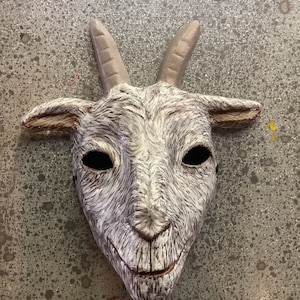 Masker van geitenpapier-maché.  Perfect voor: huisdecoratie, verkleedfeestjes, kunst aan de muur, cadeau geven