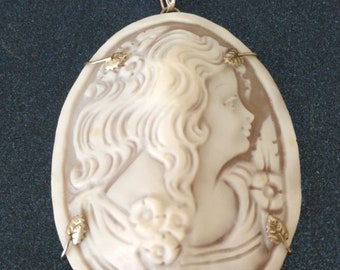 Originale Cameo-Halskette von Torre del Greco Italia. Antike Halskette. Natürliche Perlenkette. Vintage.Antiker Schmuck.Silberne Halskette.