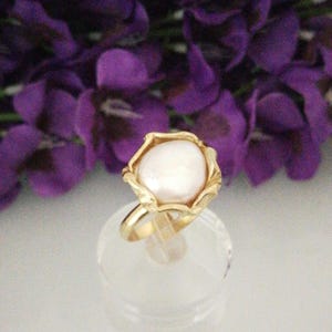 Natural baroque pearl ring. Silver ring.