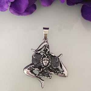 Pendentif Trinacria sicilien. Pendentif sicilien. Pendentif unisexe.
