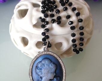 Colar vitoriano com camafeu. Colar romântico com camafeu para mulheres. Colar com cristal preto. Colar com camafeu estilo rosário.