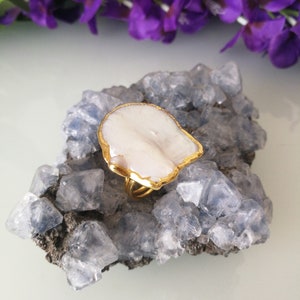 Baroque natural pearl ring. White pearl ring. Maxi ring.