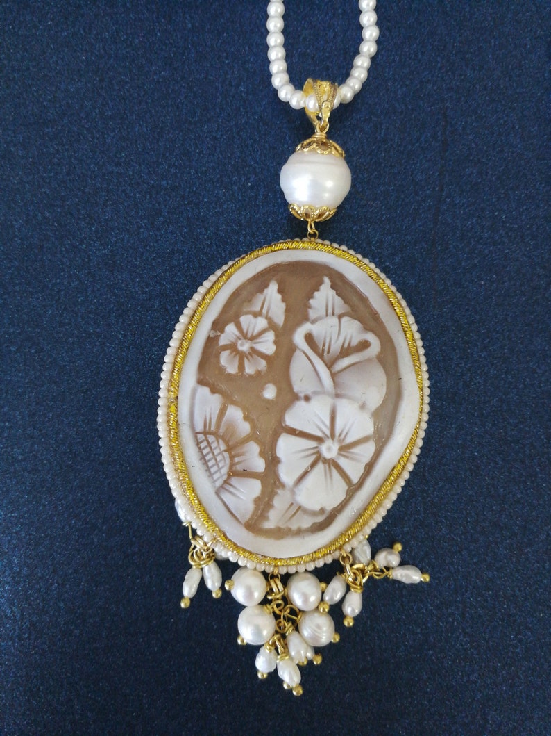 Original collar de camafeo de concha con perlas blancas naturales. Cameo sardónico. imagen 2