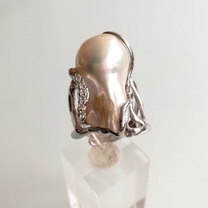 White baroque natural pearl ring. White zirconia ring. Silver ring. Maxi ring.