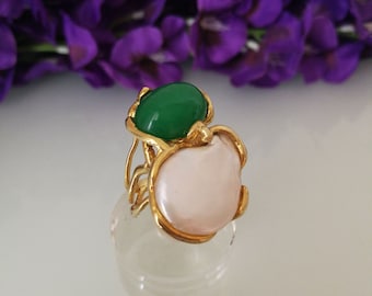 Ring with natural white baroque pearl and real green quartz cabochon stone. Silver ring.