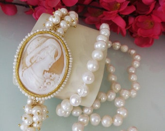 Original cameo necklace from Torre del Greco Italia and natural pearls. Natural cameo. Sardonic cameo.