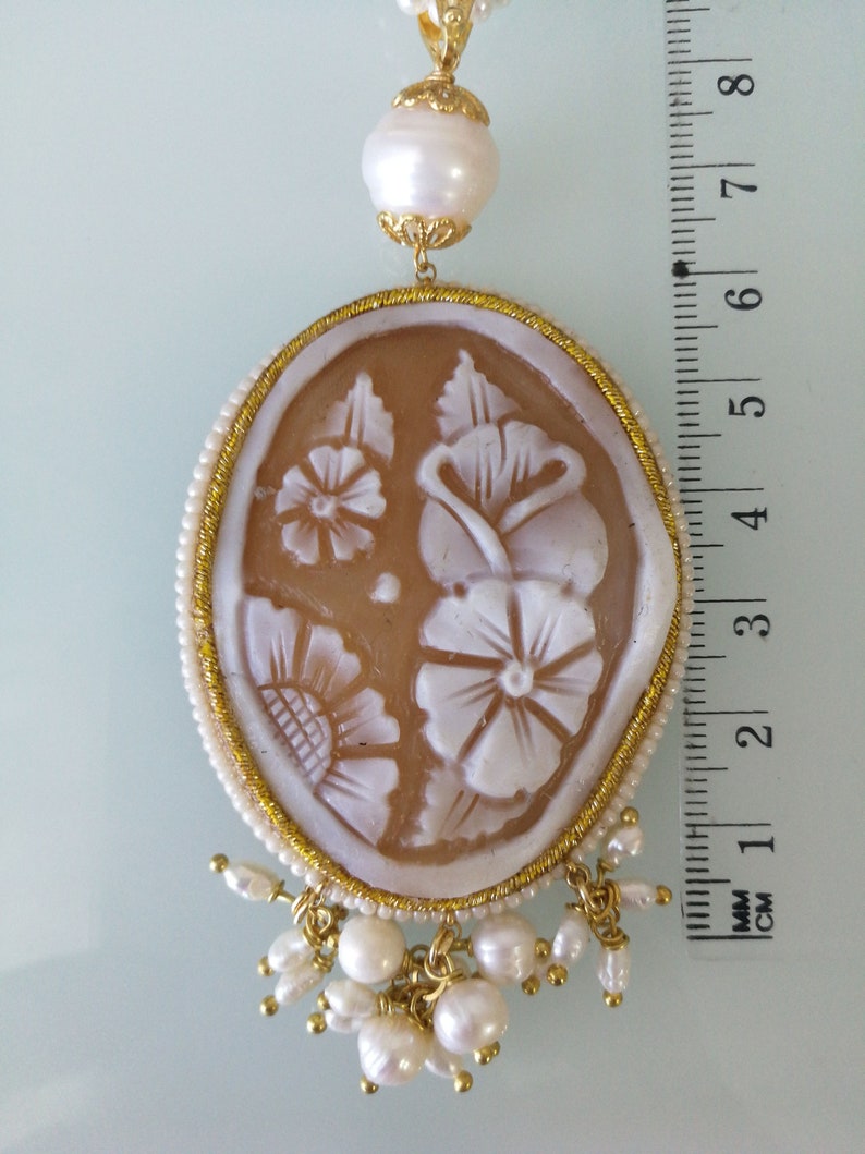 Original collar de camafeo de concha con perlas blancas naturales. Cameo sardónico. imagen 3