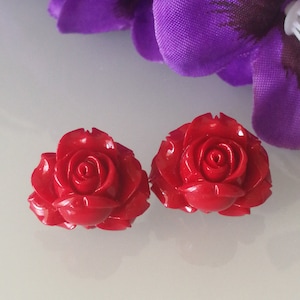 Red rose and silver earrings. Coral composed worked in the shape of a rose. Silver earrings.