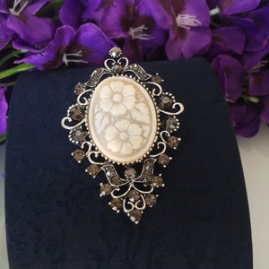 Original shell cameo brooch. Original antique brooch. Shell cameo. Real cameo. Antique juwellery.