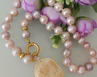 Collana perle naturali rosa e cammeo conchiglia sardonica originale di Torre del Greco Italia