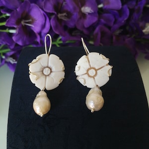 Original shell cameo earrings. Baroque natural pearl earrings. Silver earrings