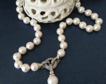 Vintage white pearl necklace. Antique necklace. Vintage necklace. Antique jewelry.