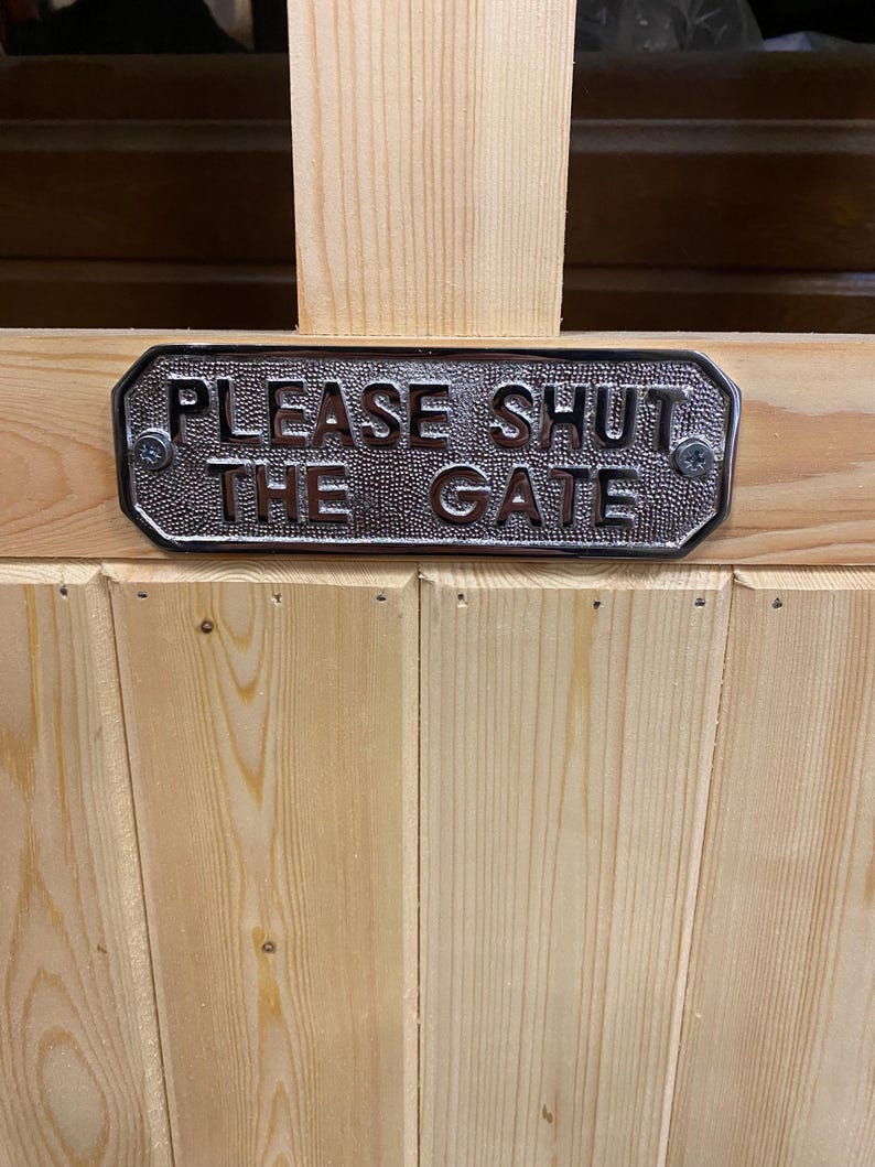 Made to Measure Timber Garden Gate – Cottage Style Pedestrian Gate Gate sign