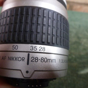 appareil photo argentique nikon F55 +objectif AF 28-80mm +dragonne