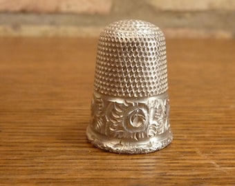 Een mooie antieke vingerhoed Hallmarked zilver Londen 1895