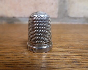 A nice Antique Henry Griffith Thimble Hallmarked silver Chester 1885