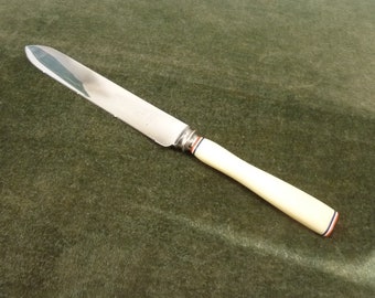 Un joli couteau à gâteau vintage 1937 Coronation faux bone handle