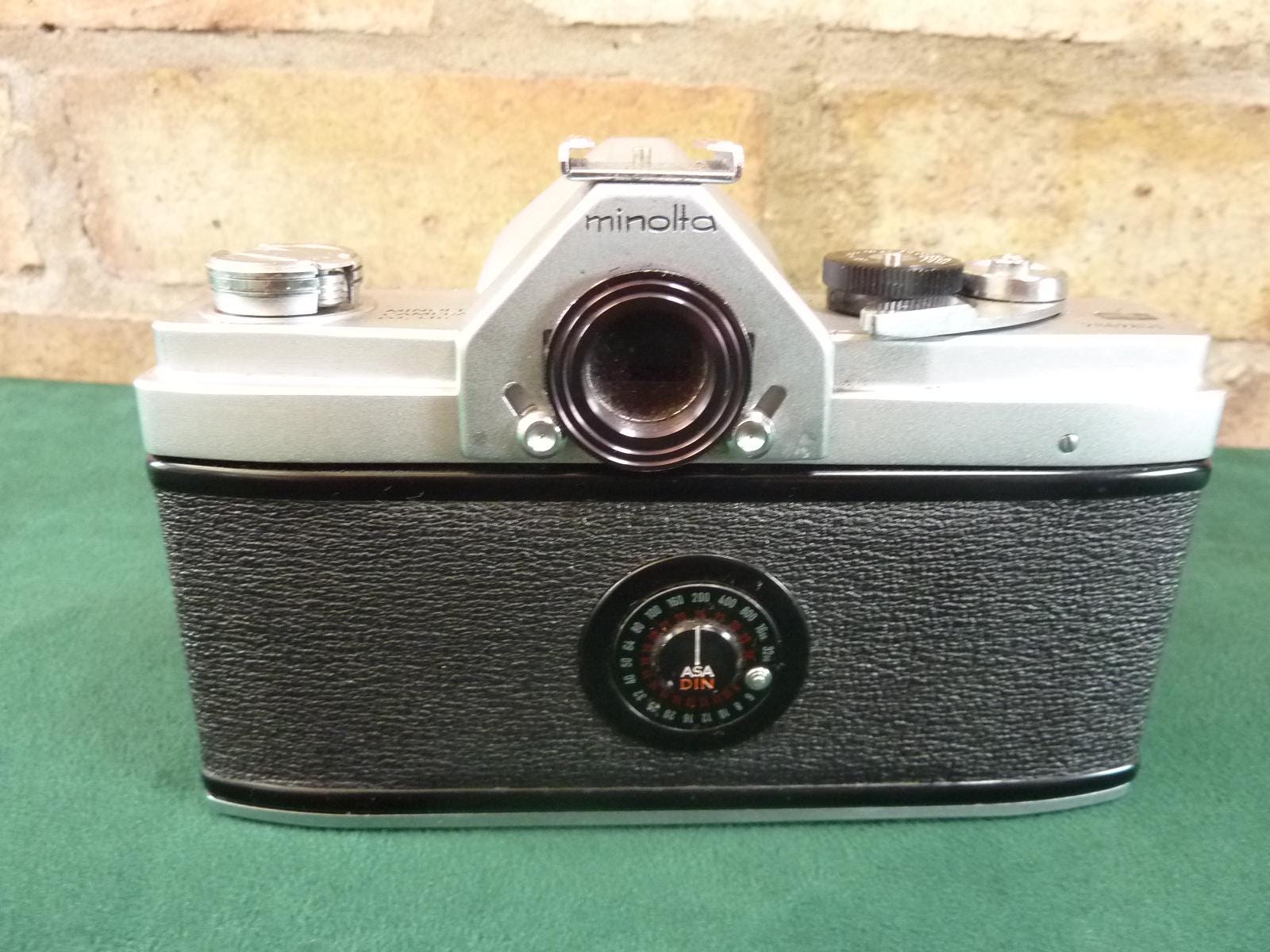 素敵なヴィンテージのミノルタ SR-1 35 MM カメラと Rokkor-PF 1:1.8
