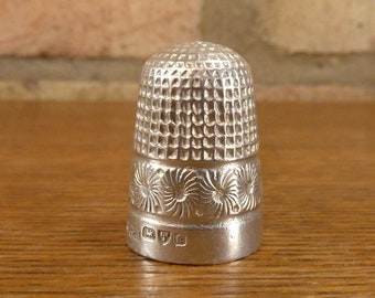 Een mooie antieke maat 6 Charles Horner Thimble Hallmarked zilveren Chester 1904