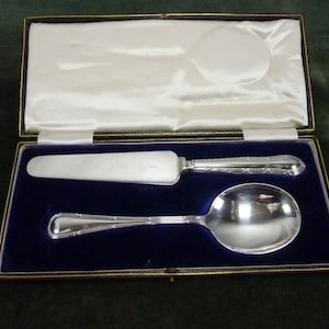Vintage James Dixon serving slice and spoon set  Silver Plated EPNS cased