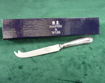 a nice Mappin & Webb Cheese Knife Chesterfield pattern Silver Plated boxed