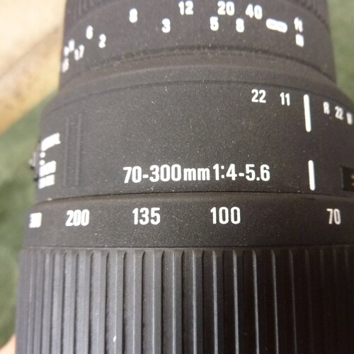 Nice Canon EF Mount Sigma DG Lens 1:4-5.6 70mm-300MM Zoom shops lens