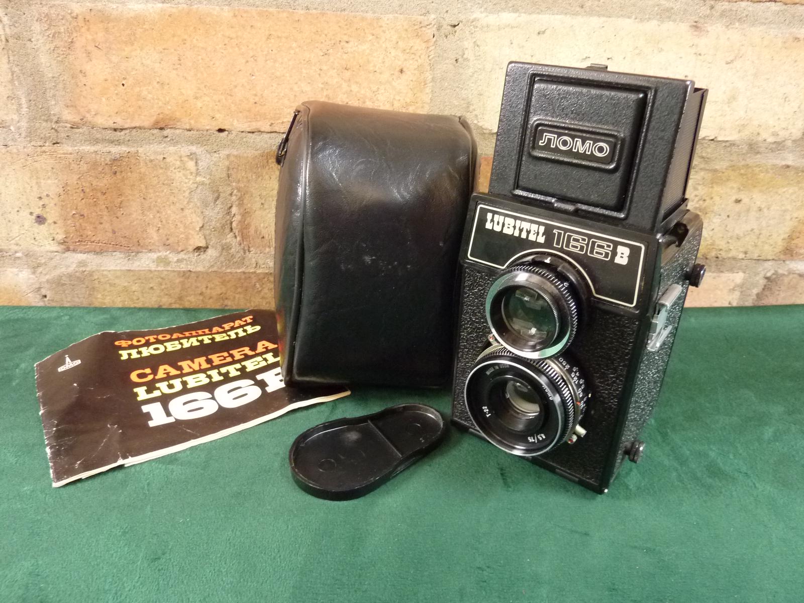 Appareil Photo Lubitel 2 Avec Sacoche Et étui Cuir, Année 1975