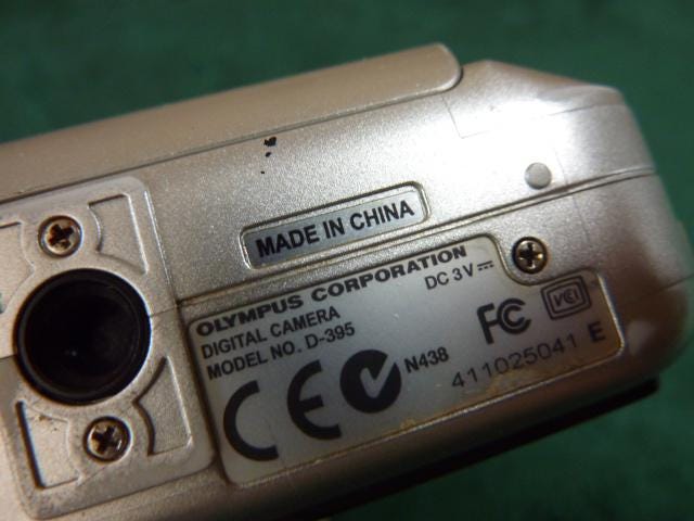 Olympus Camedia D-395 Digital Camera 3.2 MP 2.5X Digital Zoom With