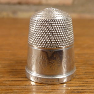 A nice Vintage James Swann Thimble Hallmarked silver Birmingham 1950 #1