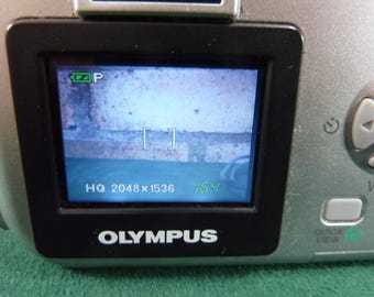 Olympus Camedia D-395 Digital Camera 3.2 MP 2.5X Digital Zoom With