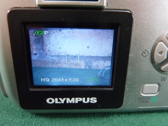 Olympus Camedia D-395 Digital Camera 3.2 MP 2.5X Digital Zoom With