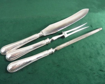 Een mooie vintage Garrard & Co-snijset met Feather Edge Pattern verzilverde handvatten