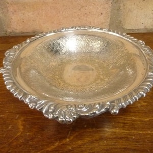 Nice Vintage Viners Chased Decorated small pedestal bowl Silver plated