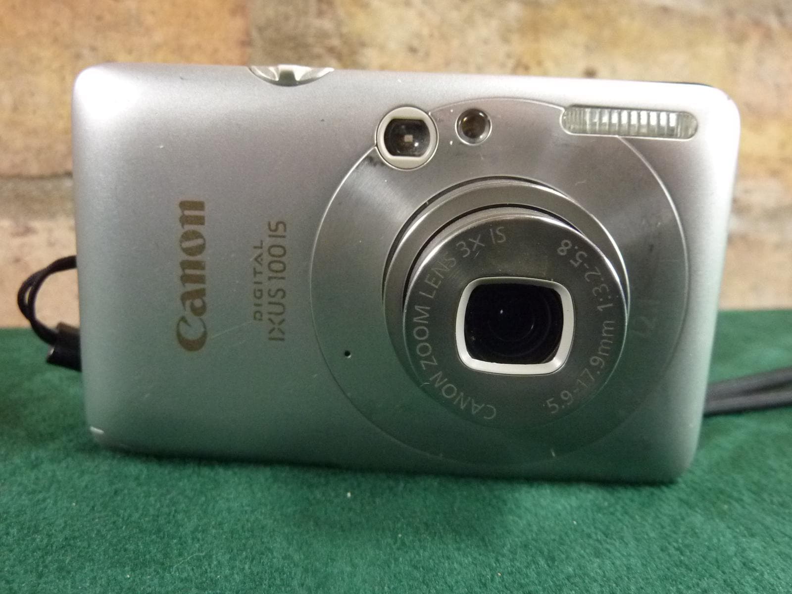 Canon IXUS 100 IS シルバー バッテリーパック付き　　　中古 A Nice Canon Ixus 100 IS Digital Camera 12.1MP 3x Zoom - Etsy