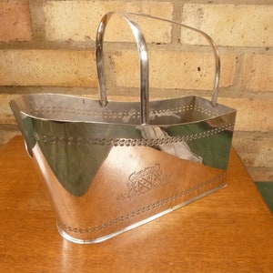 A nice Vintage Barker Ellis Wine Bottle Pourer Holder silver plated