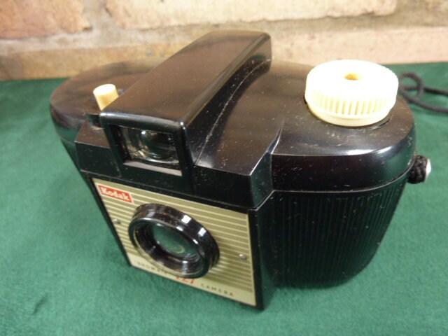 Appareil Photo Vintage Kodak Brownie Starluxe 4 – Blanc, Compact à Soufflet, Objectif Fixe