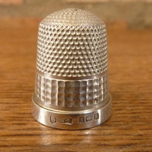 A nice Antique Size 6 James Swann Thimble Hallmarked silver Birmingham 1917