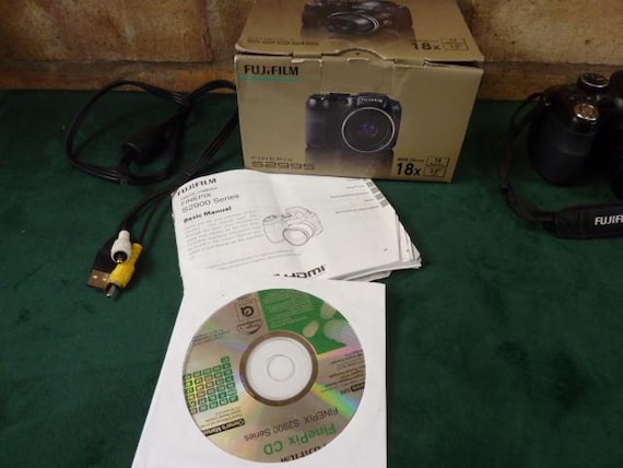 A Nice Fujifilm Finepix S2995 Digital Camera 14MP 18X Zoom Boxed