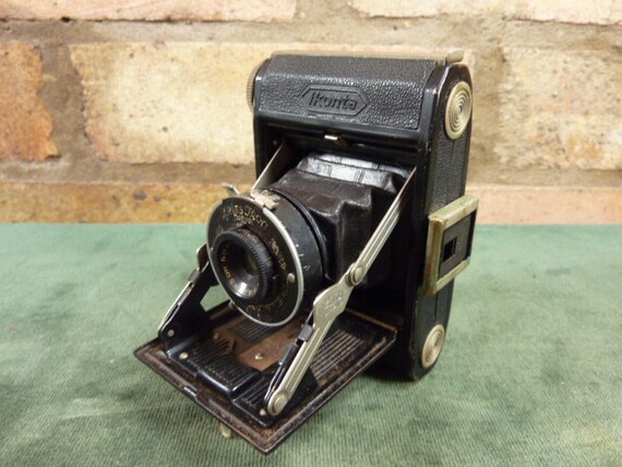 A Nice Vintage Zeiss Baby Ikonta 520/18 Folding Camera A8 127 Roll