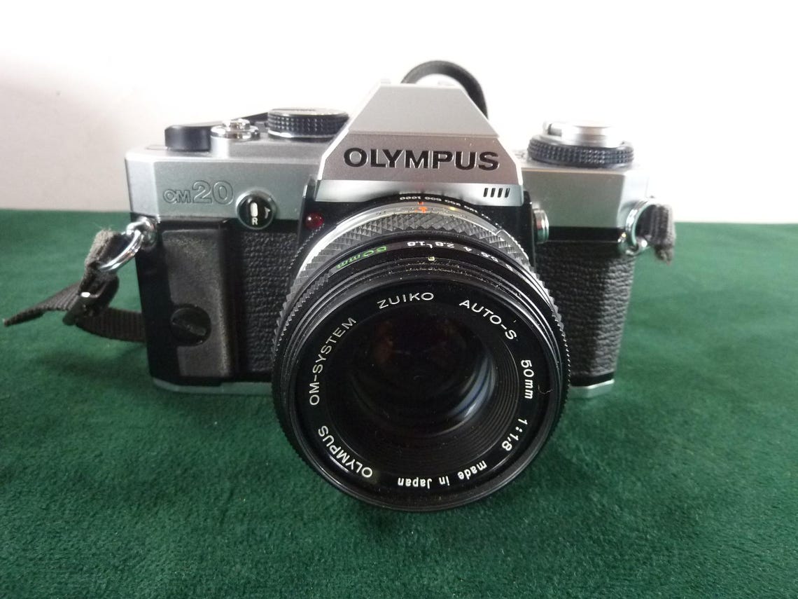 Vintage Olympus OM20 35mm Film Camera with Olympus OM-System Zuiko 50mm F1.8 SLR Film Camera, foto 2 di 5