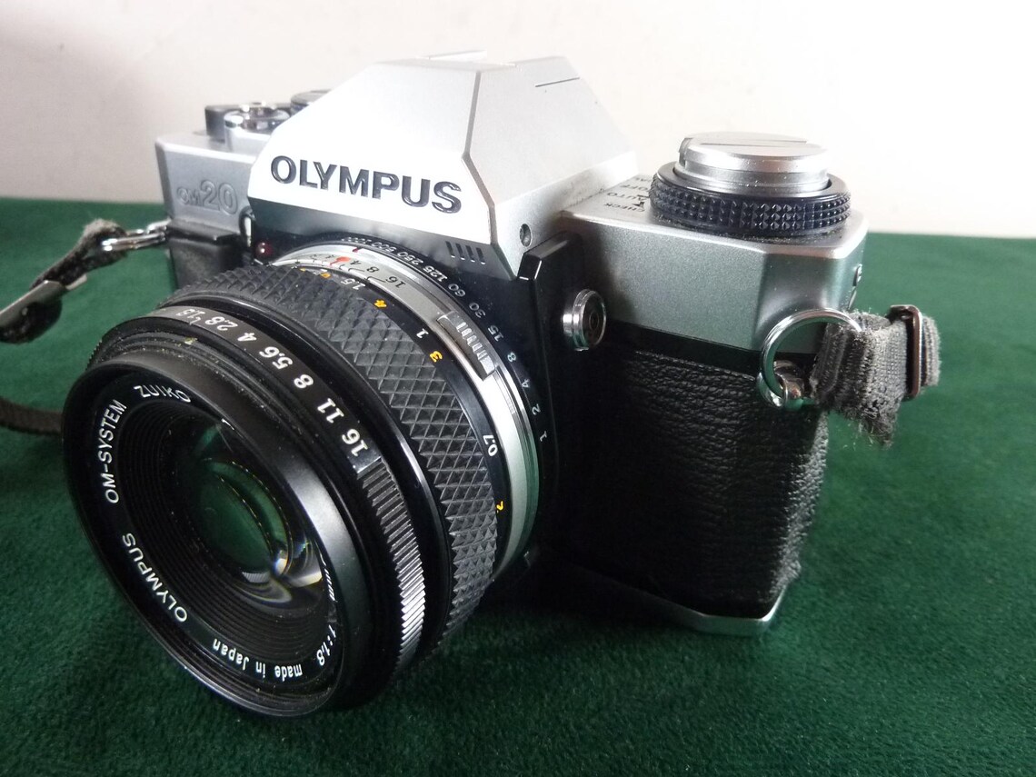 Vintage Olympus OM20 35mm Film Camera with Olympus OM-System Zuiko 50mm F1.8 SLR Film Camera, foto 4 di 5