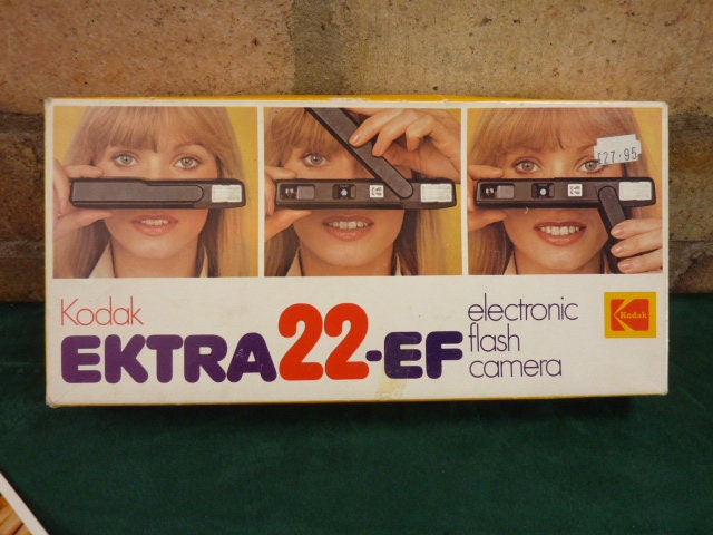 Appareil photo KODAK Ektra 22-EF dans son coffret et accompagné de ses